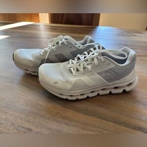 On CloudRunner Women’s White and Gray Shoes
